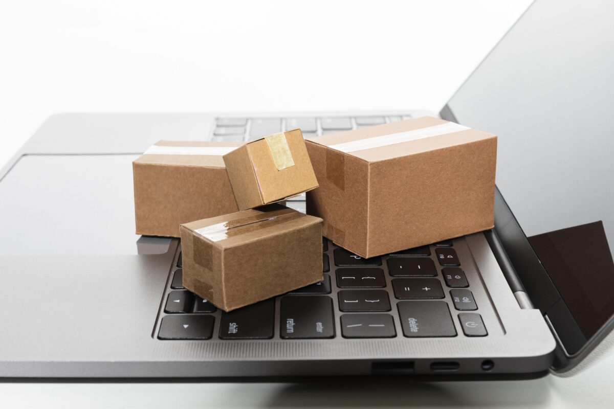 cyber-monday-shopping-sales-min