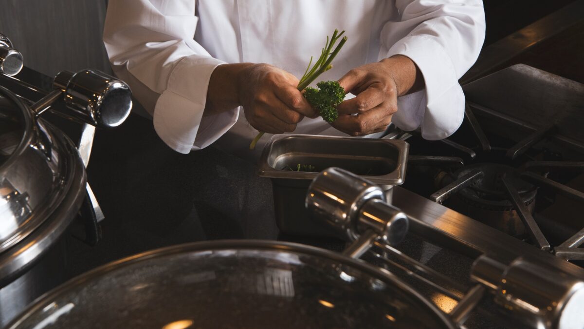 chef-g6eba47ae3_1920